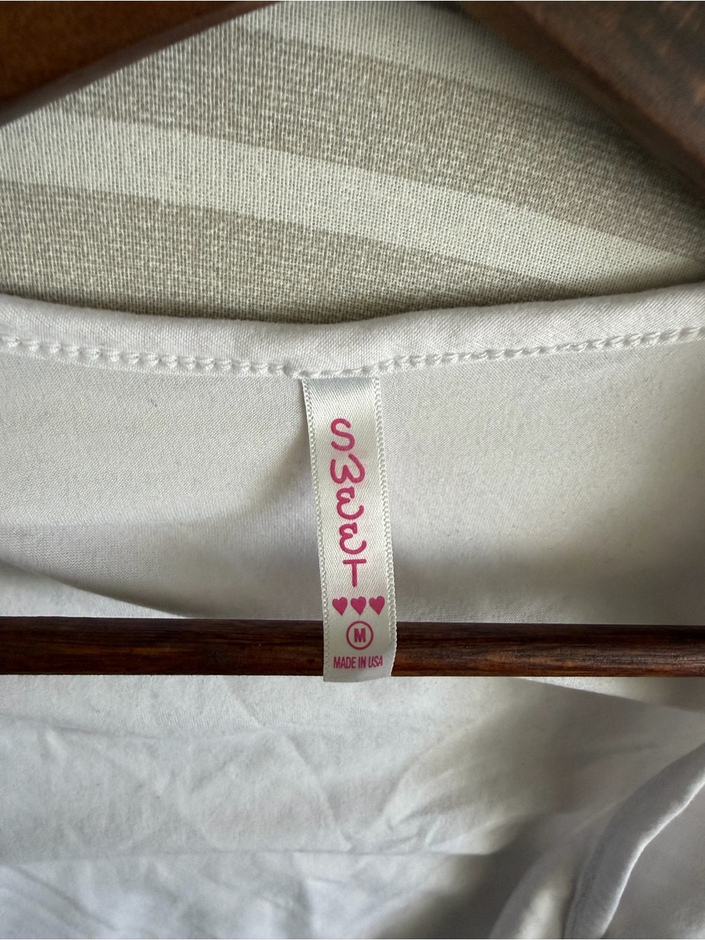 Tie-Front White Crop Top with V-Neck - Picture 4 of 4